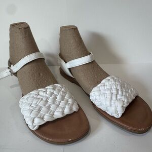 Steve Madden Karina Girls' White Ankle Strap Sandals Sz 5